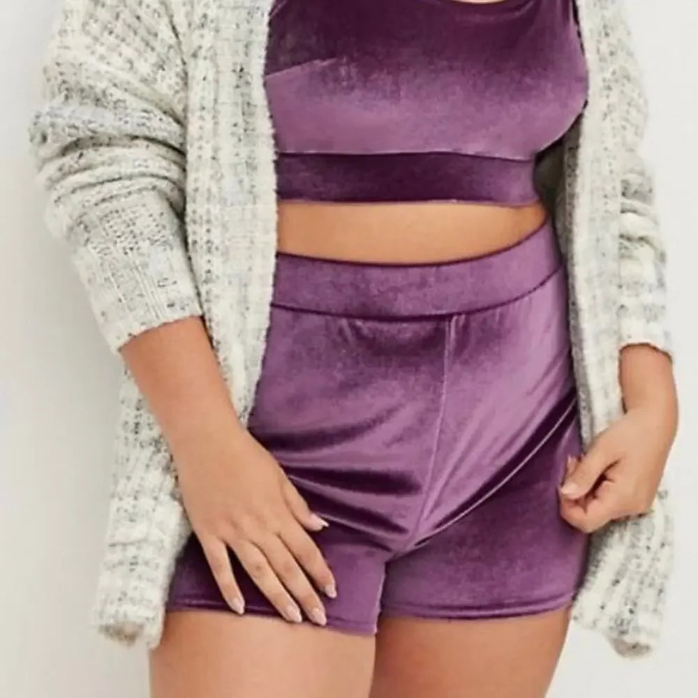 Torrid Women’s Plus Size 1X High Waisted Purple Velvet Shorts